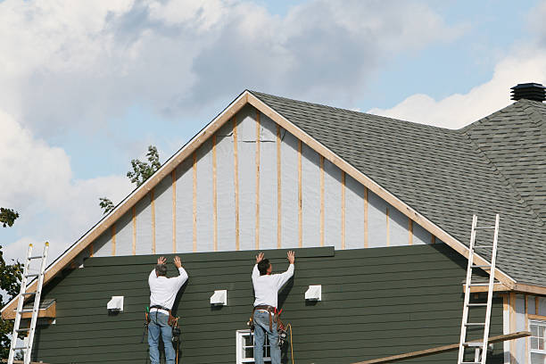 Professional Emergency Siding Repair technician working in Bowling Green, VA